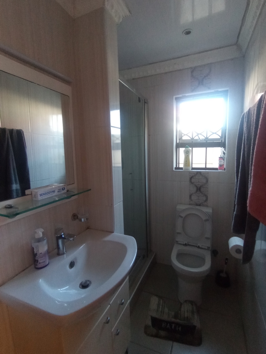 5 Bedroom Property for Sale in Baysville Eastern Cape